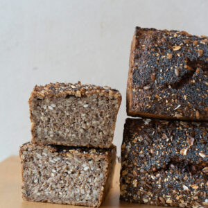 Chleb żytni razowy z ziarnami